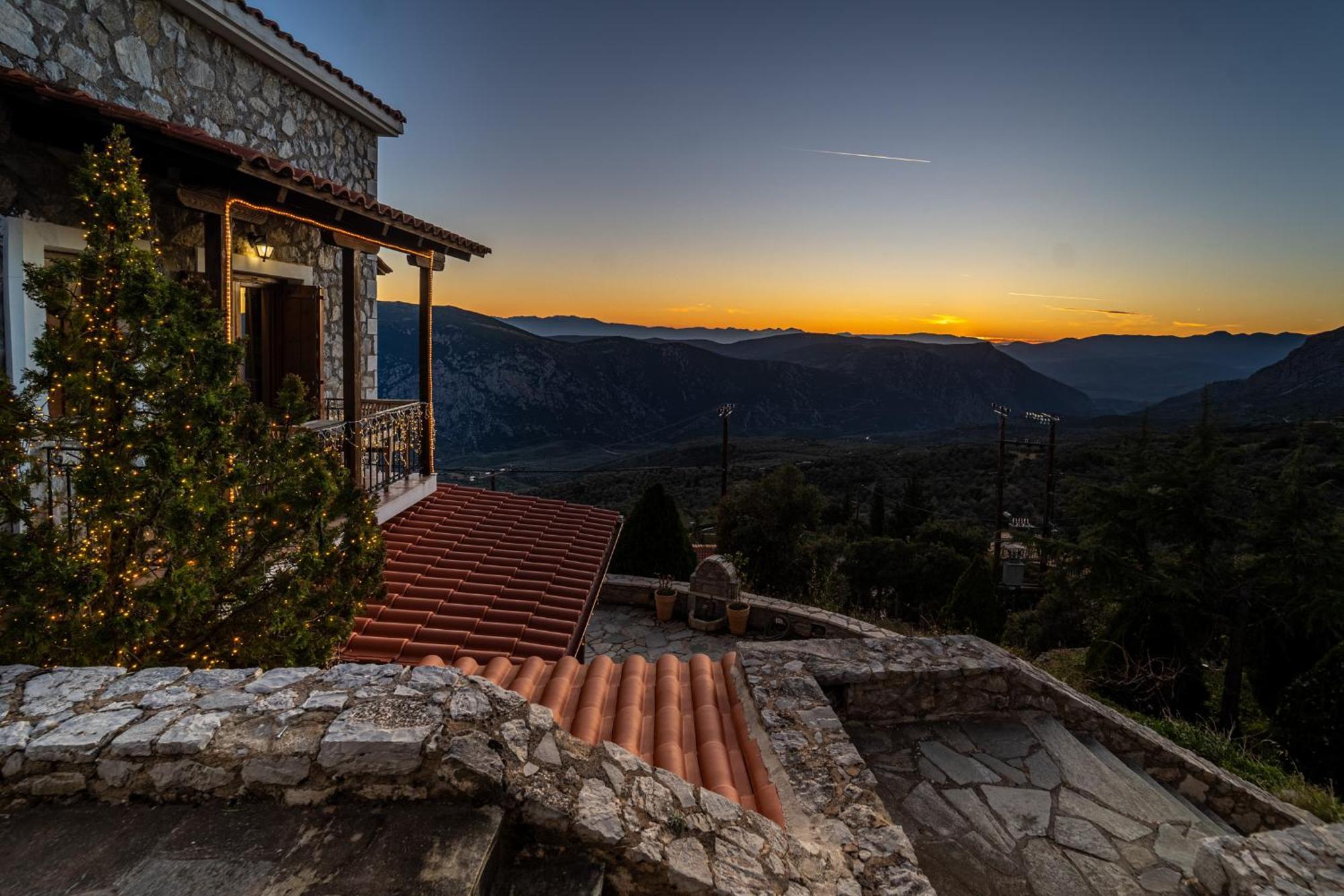 Rock Dandy Deluxe Chalet In Arachova - Delphi, Sauna, Prv Parking, Amazing View Екстериор снимка